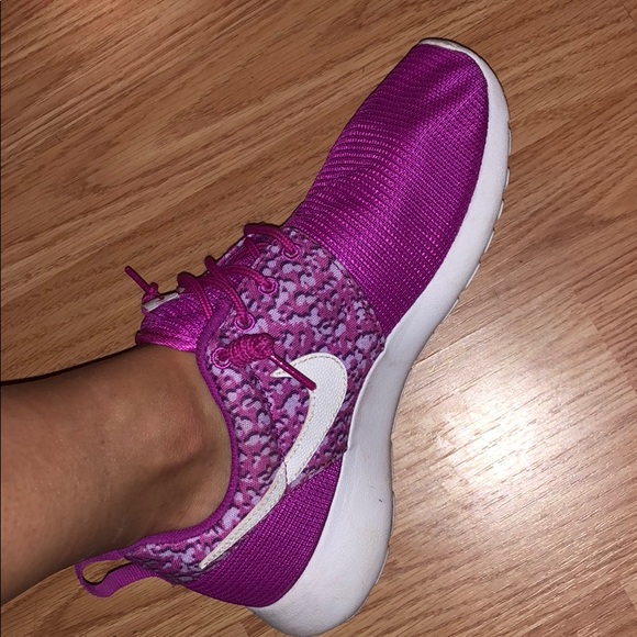 NIKE bright pink roshe with cheetah print! - Picture 6 of 8